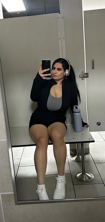 Full leaked Mariah private photo