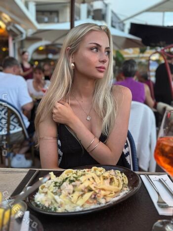 Full leaked Mariedetter private photo