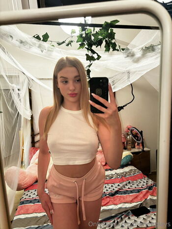 Full leaked Marieplays private photo