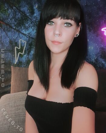Full leaked Mariesaint private photo