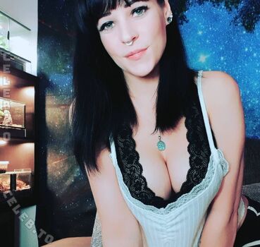 Full leaked Mariesaint private photo