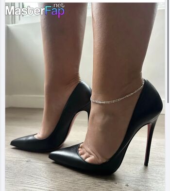 Full leaked Marriedandheels private photo