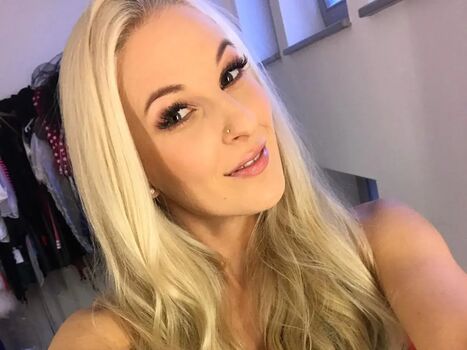 Full leaked Maviepearl private photo