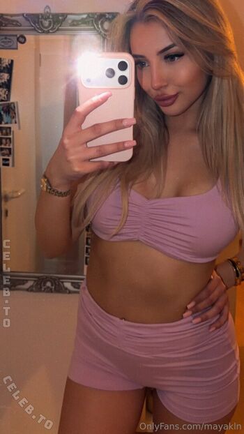 Full leaked Mayakln private photo
