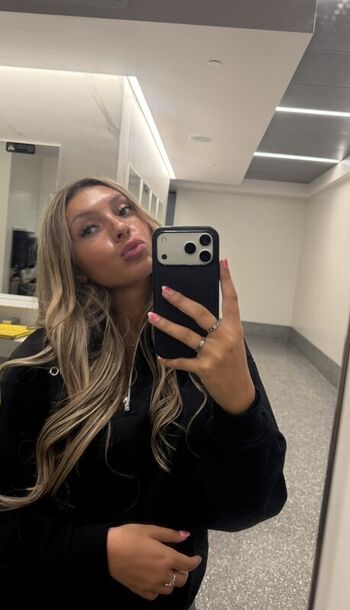 Full leaked Mayaynaa private photo