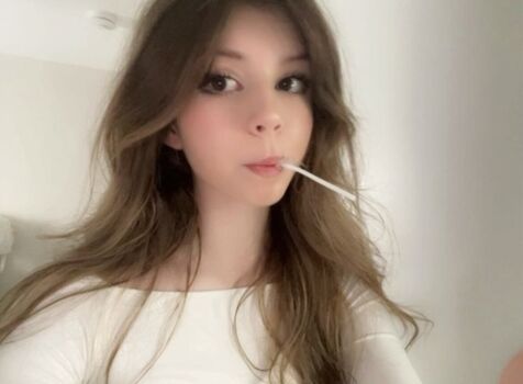Full leaked Maybunny private photo