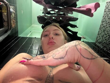 Full leaked Mayobinks private photo