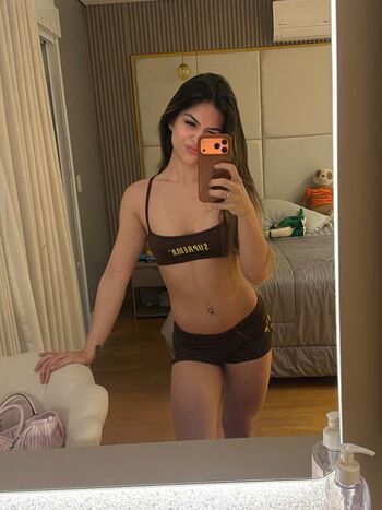 Full leaked Mc melody private photo