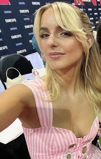 Full leaked Mckenna grace  page private photo