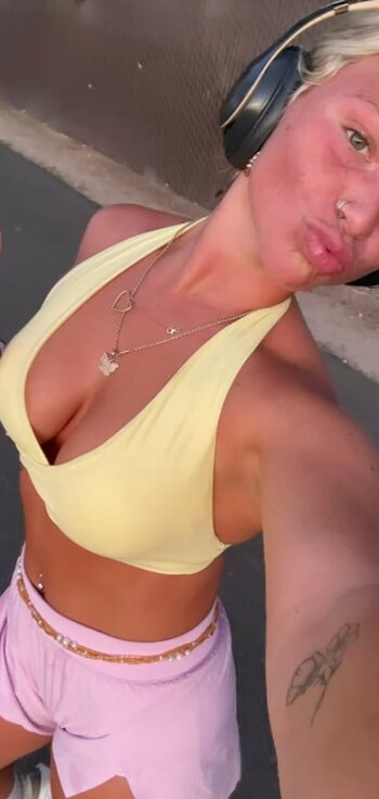 Full leaked Mckenzimarieeee private photo