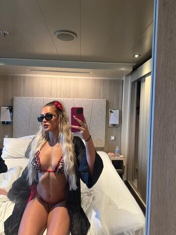 Full leaked Meghan walker private photo