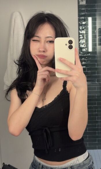 Full leaked Meilizzz page private photo