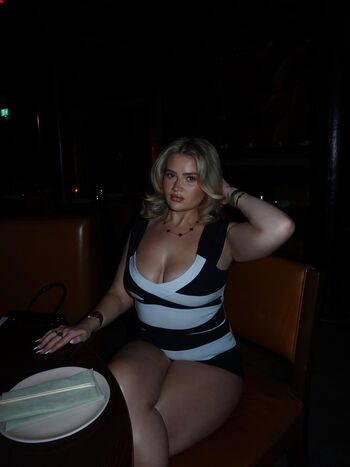Full leaked Mekia summers page private photo