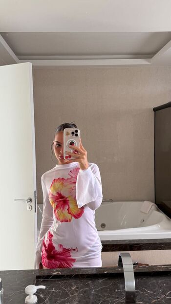 Full leaked Mel maia private photo