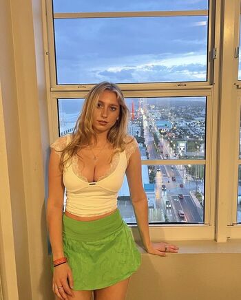 Full leaked Melaniem private photo
