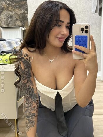 Melek Azad