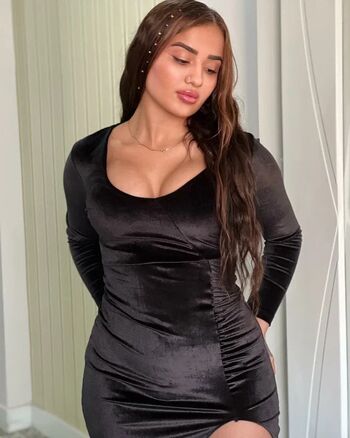 Full leaked Melekazad private photo
