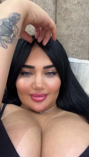 Full leaked Melekazad private photo