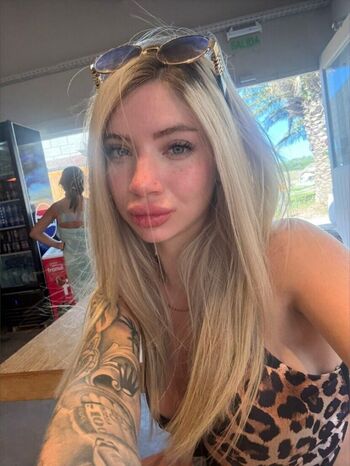 Full leaked Melinaki private photo