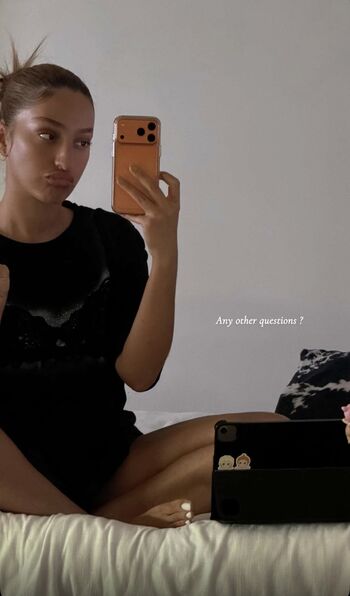 Full leaked Melofficiel private photo