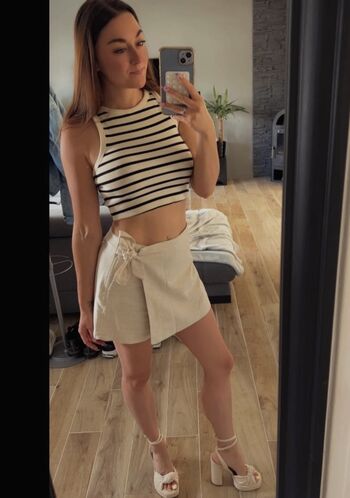 Full leaked Meuf en talons private photo