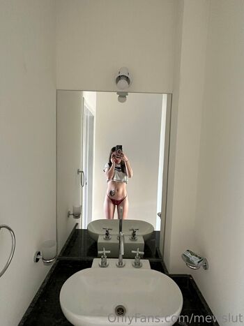 Full leaked Mewqueen private photo