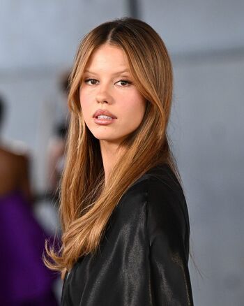Full leaked Mia goth private photo