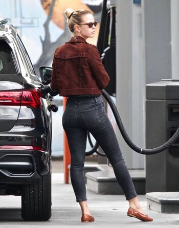 Full leaked Mia goth private photo