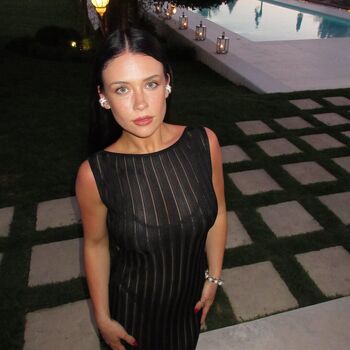 Full leaked Mia tomlinson private photo