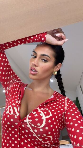 Full leaked Miabaileyyy private photo