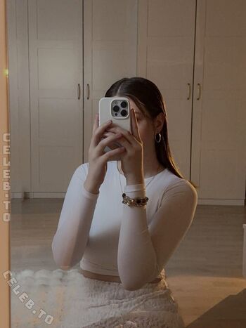 Full leaked Miavienna private photo