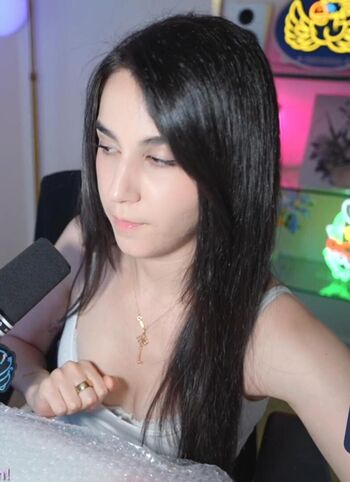 Full leaked Midna private photo