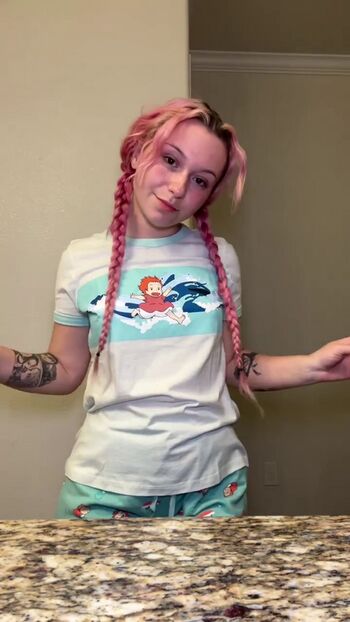 Full leaked Mildhippie private photo
