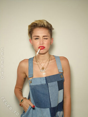Full leaked Miley cyrus page private photo