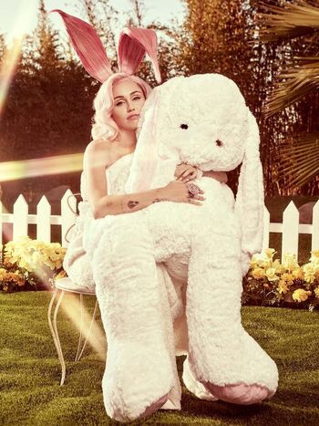 Full leaked Miley cyrus page private photo