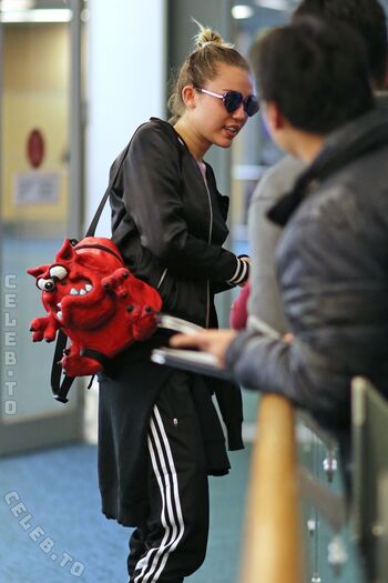 Full leaked Miley cyrus page private photo