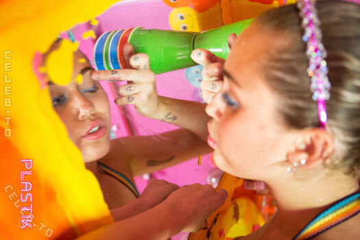 Full leaked Miley cyrus page private photo