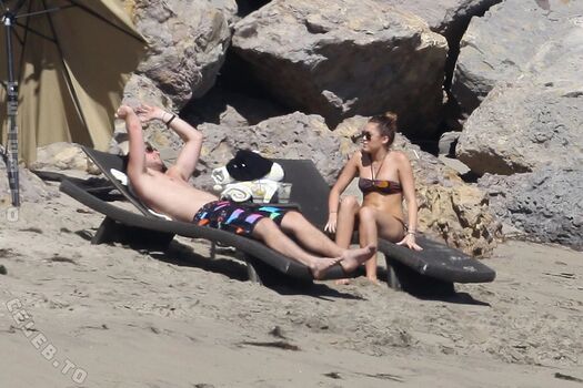 Full leaked Miley cyrus page private photo