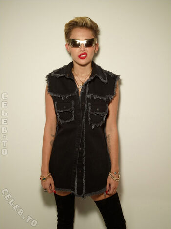 Full leaked Miley cyrus page private photo