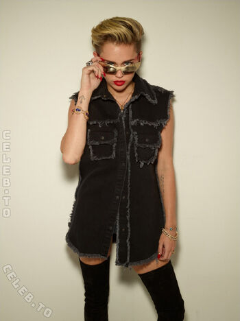 Full leaked Miley cyrus page private photo