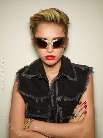 Full leaked Miley cyrus page private photo