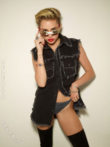 Full leaked Miley cyrus page private photo