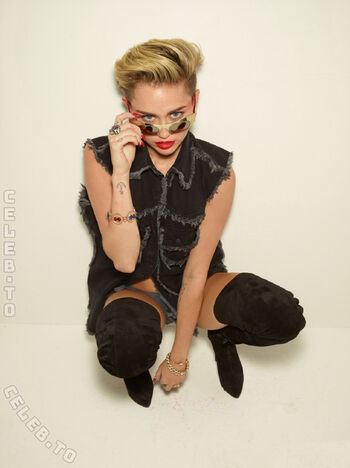 Full leaked Miley cyrus page private photo