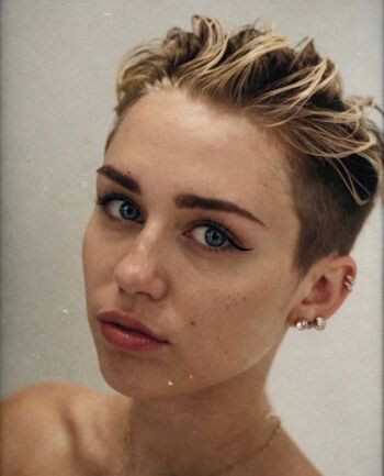 Full leaked Miley cyrus private photo