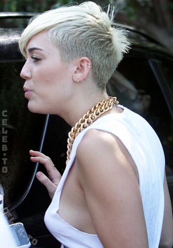 Full leaked Miley cyrus page private photo