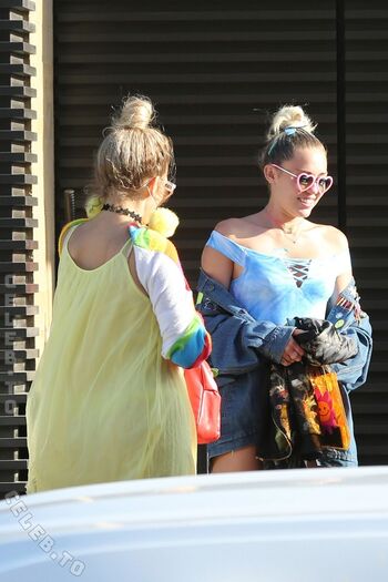 Full leaked Miley cyrus private photo