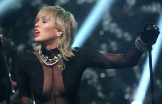 Full leaked Miley cyrus page private photo