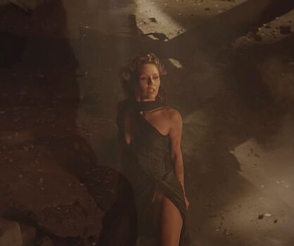 Full leaked Miley cyrus page private photo