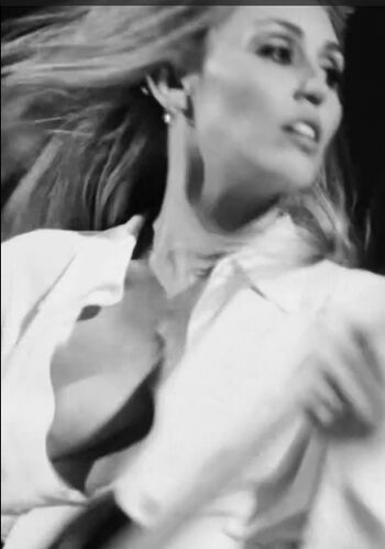 Full leaked Miley cyrus page private photo