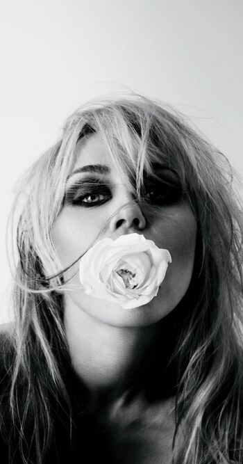 Full leaked Miley cyrus page private photo